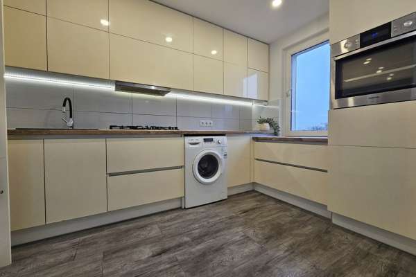 Gotowe do wprowadzenia, duży salon i balkon!