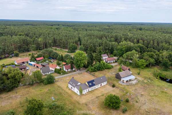 Dom w otulinie lasu z budynkiem gospodarczym 214m2