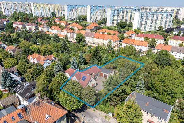 Przestronny dom z garażem blisko centrum