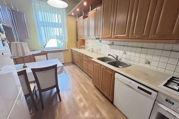 Przestronne  mieszkanie w kamienicy w centrum !