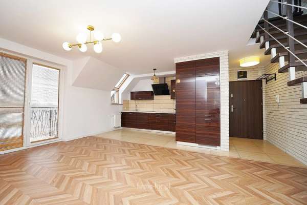 Wyjątkowe mieszkanie dwupoziomowe – os.Rodzinne!