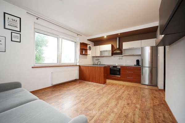 3 POKOJOWE MIESZKANIE W BLOKU W CENTRUM MIASTA!