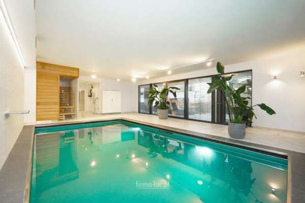 DOM Z BASENEM + GARAŻ NA 5 AUT