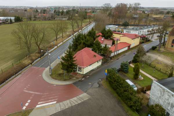 Dom, budynki gospodarcze i lokal usługowy