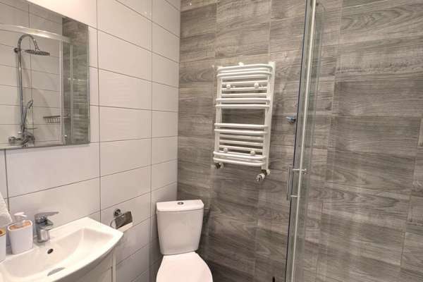 Bezczynszowa kawalerka nad jeziorem!