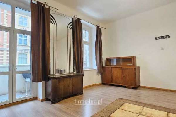 ATRAKCYJNE MIESZKANIE 2-POKOJOWE W CENTRUM MIASTA.