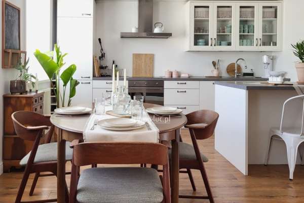 4 pokoje, piwnica, m-ce garażowe w hali