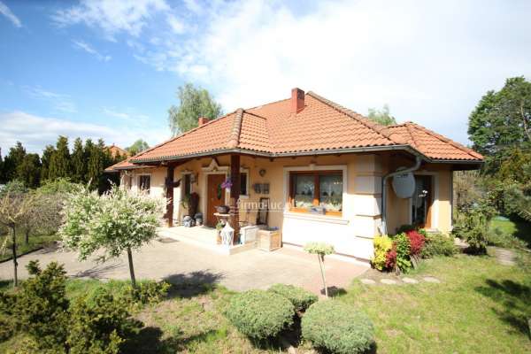 Parterowy dom 153 m² + 1255 m² działki | Garaż