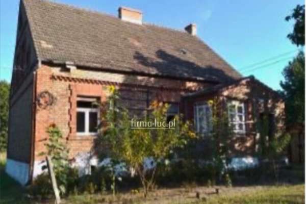 Poniemiecki dom przy lesie w Brzezince