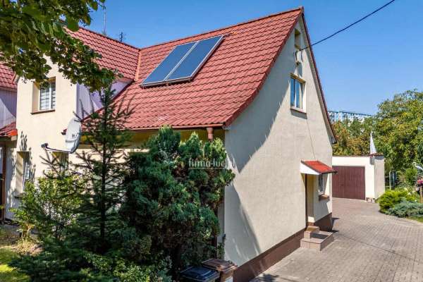 Przestronny dom z garażem blisko centrum